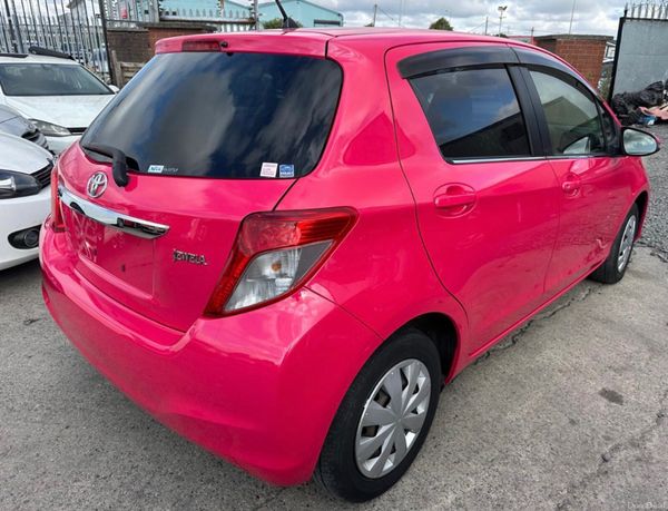 2014 Toyota Vitz, 4 of 12