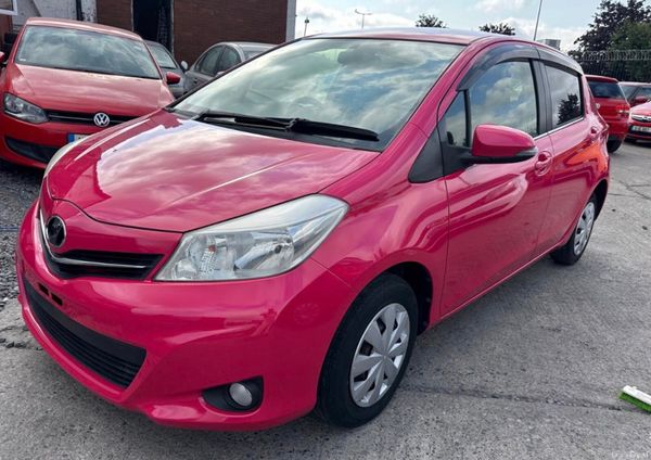 2014 Toyota Vitz, 2 of 12
