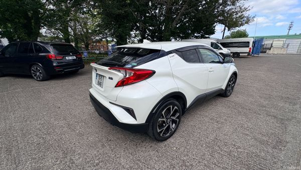 Toyota C-HR 1.8 Hybrid Petrol 2017 393748799