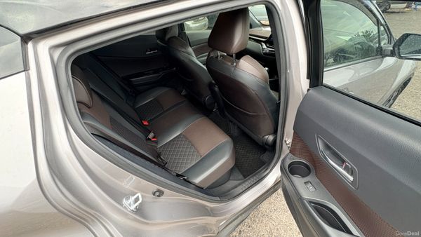 Toyota C-HR 1.8 Hybrid petrol 2017 393748721