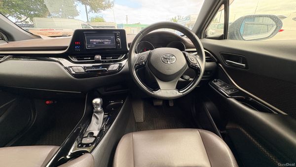 Toyota C-HR 1.8 Hybrid petrol 2017 393748727