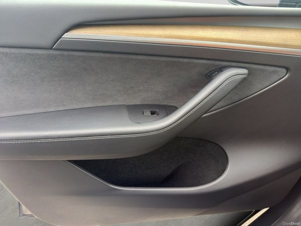 Tesla Model Y AWD Dual Motor Long Range 393762407