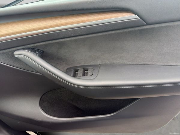 Tesla Model Y AWD Dual Motor Long Range 393762411