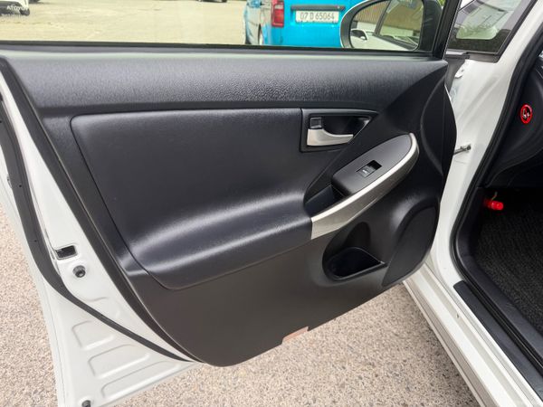 Toyota Prius Self Charging Hybrid 393767527