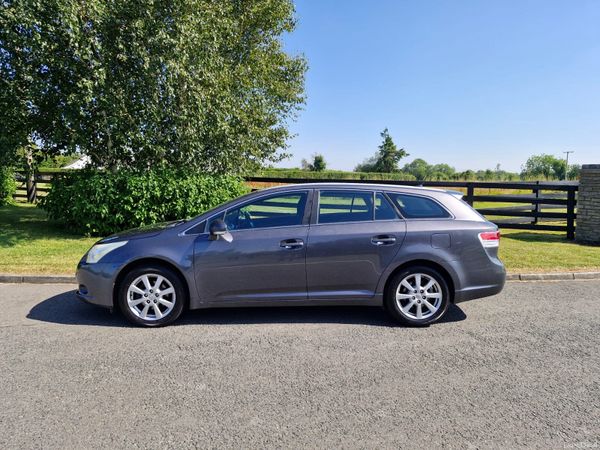 Toyota Avensis 2009 393710843