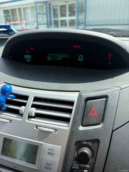 Toyota Yaris 2006 5/27 nct 108kms 393714261