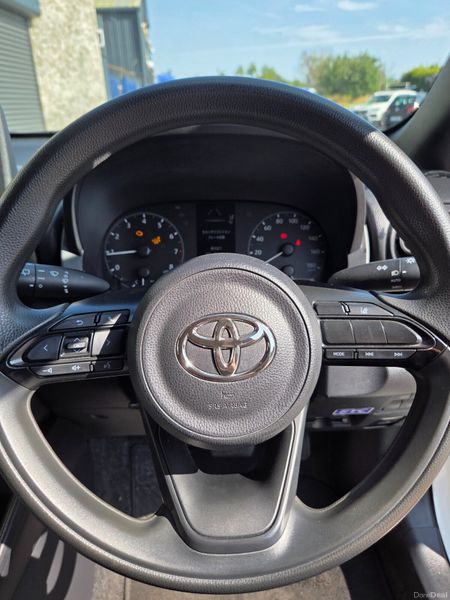 2021  TOYOTA YARIS  1.0 AUTO 393729669