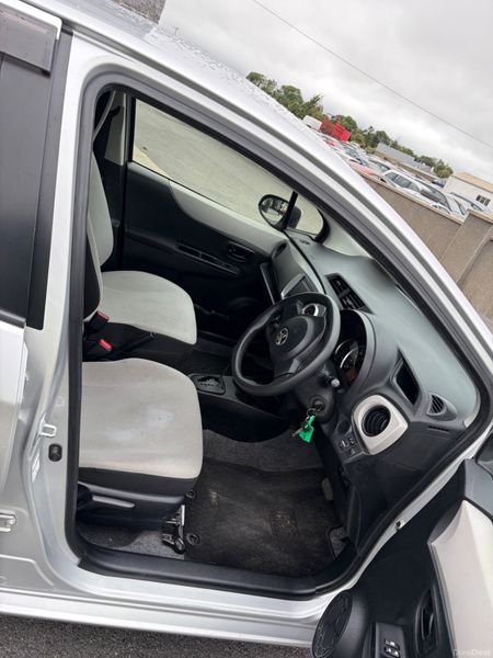Toyota Vitz 2014 393844035