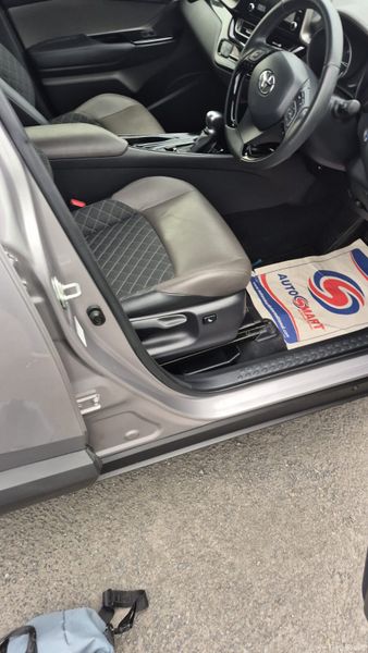 TOYOTA chr 2020 G - Leather Specs 393856327