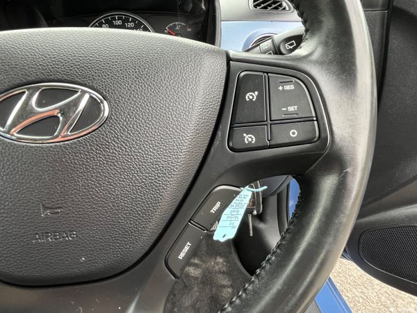 Hyundai i10 1.0 Deluxe 393864329
