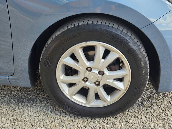 Hyundai i20 2017 1.2 Petrol High Spec Low Mileage 393814261
