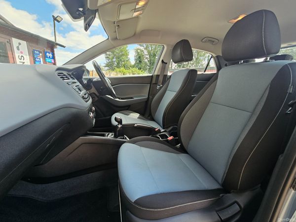 Hyundai i20 2017 1.2 Petrol High Spec Low Mileage 393814761