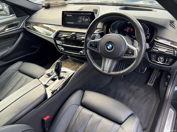 2019 BMW 530e M SPORT UNIQUE MASSIVE EXTRAS 393817627