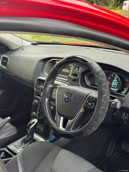 2015 Volvo V40 1.6 Petrol Automatic full spec 393819545