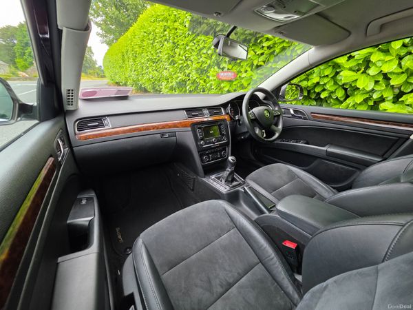 2014 Skoda Superb Combi 1.6 TDI Ambiente Estate 393912797