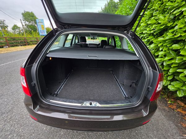 2014 Skoda Superb Combi 1.6 TDI Ambiente Estate 393912799