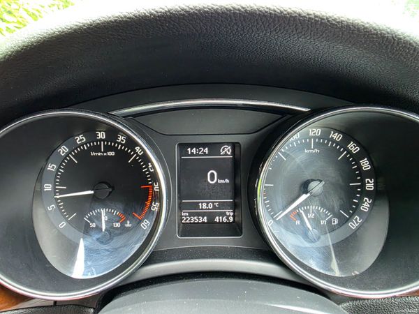 2014 Skoda Superb Combi 1.6 TDI Ambiente Estate 393912807