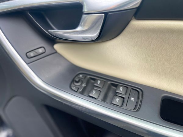 2017 Volvo XC60 394051273