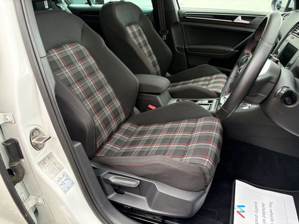 2016 Volkswagen Golf GTI Performance 394081063