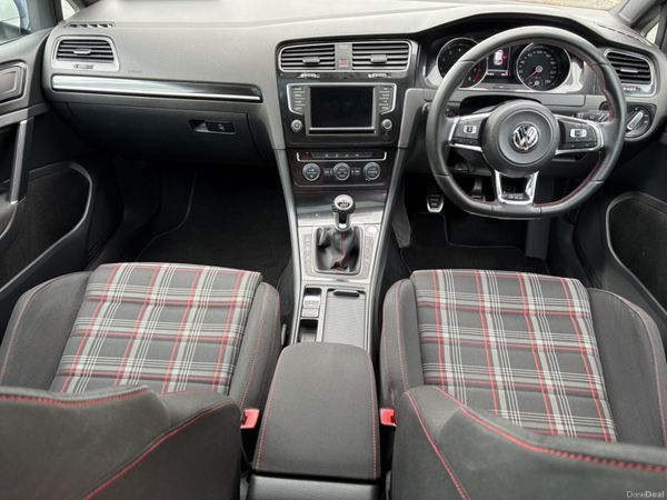 2016 Volkswagen Golf GTI Performance 394081065