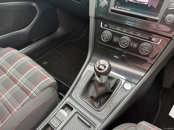 2016 Volkswagen Golf GTI Performance 394081091