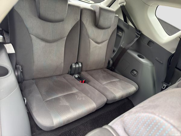 2013 Toyota Prius 1.8 Hybrid Automatic 7 Seater 394012167