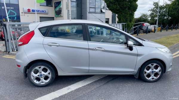 Ford Fiesta Titanium *LOW MILEAGE* 394143827