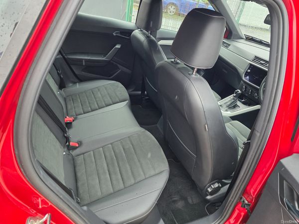 SEAT Arona 2019 394356311