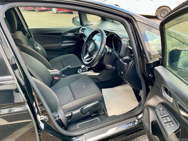 2016 Honda Fit 1.5  Hybrid Auto,Car Play 394365229