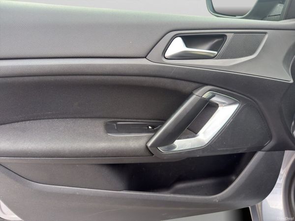 Peugeot 308 1.2L Petrol Manual 2014 394434691