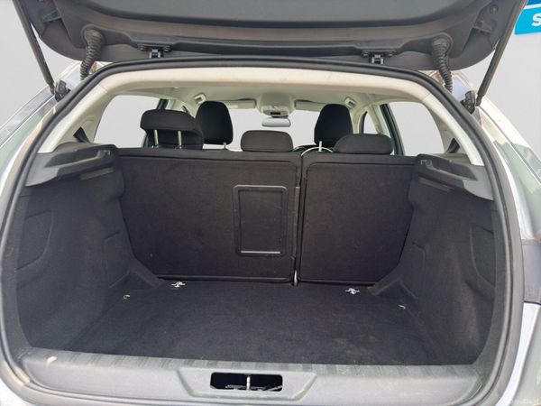 Peugeot 308 1.2L Petrol Manual 2014 394434735