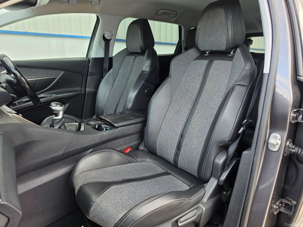 2018 Peugeot 5008 Allure, 4 of 39