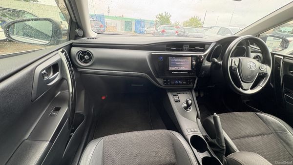 Toyota Auris 1.8 Hybrid 2016 394645545