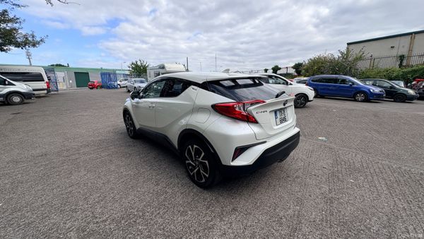 Toyota C-HR 1.8 Hybrid Petrol 2017 394658903