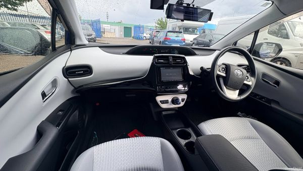 Toyota Prius 1.8 Hybrid Petrol 2016 394659395