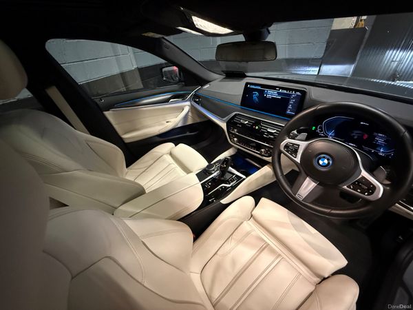 231 BMW 530E  M-Sport Touring/Pan Roof 394757721