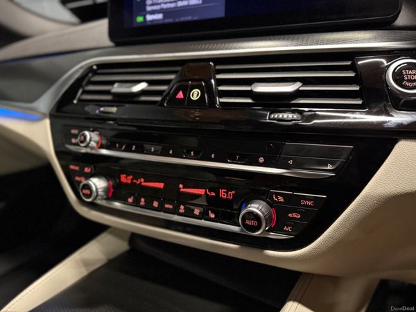231 BMW 530E  M-Sport Touring/Pan Roof 394757723