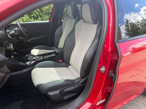 Peugeot 208 GT Line 1.2 Automatic 394836485
