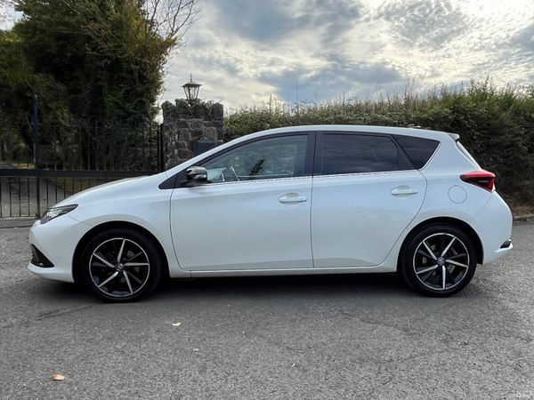 Toyota Auris 1.2 petrol 5Dr Luna Sport 395362741