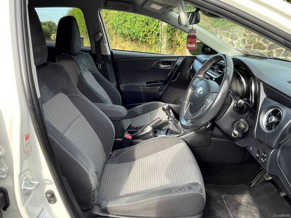 Toyota Auris 1.2 petrol 5Dr Luna Sport 395362749