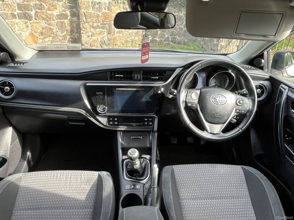 Toyota Auris 1.2 petrol 5Dr Luna Sport 395362767