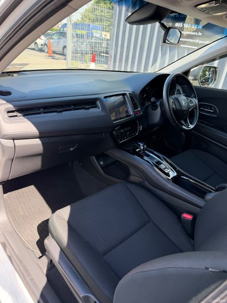 Honda Vezel Hybrid  Automatic 395447353