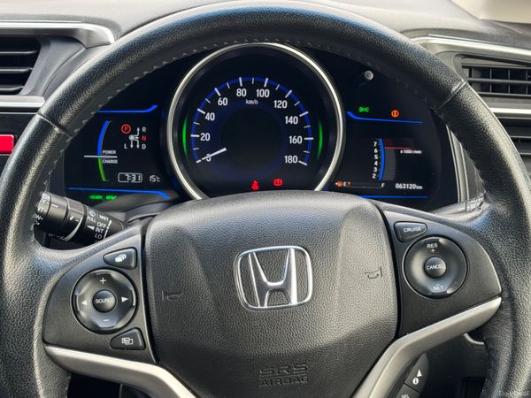 Honda Fit 1.5 hyrbid 63000kms 2014 395664451