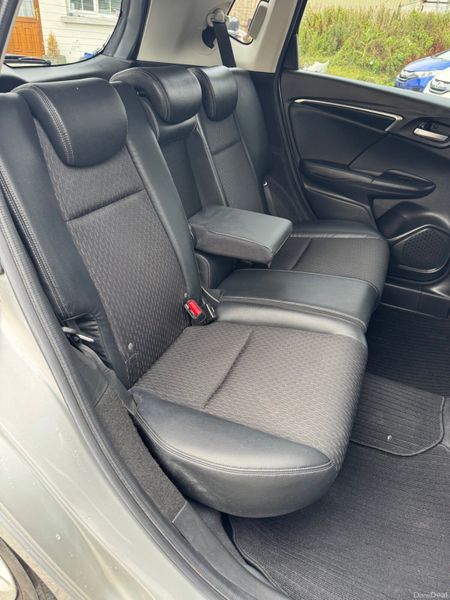 Honda Fit 1.5 hyrbid 63000kms 2014 395664453