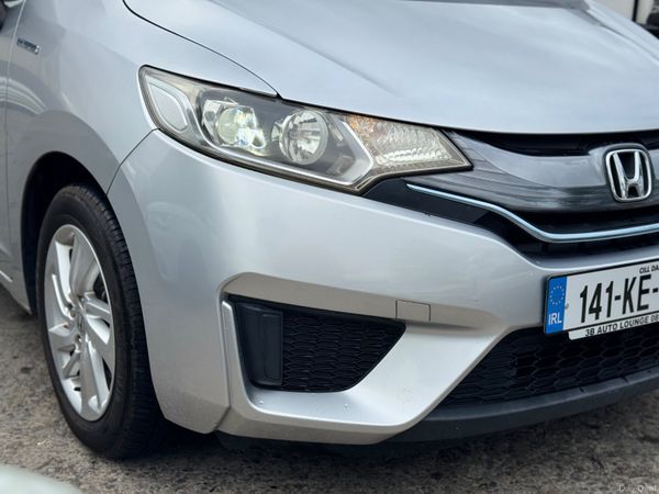 Honda Fit 1.5 hyrbid 63000kms 2014 395664473