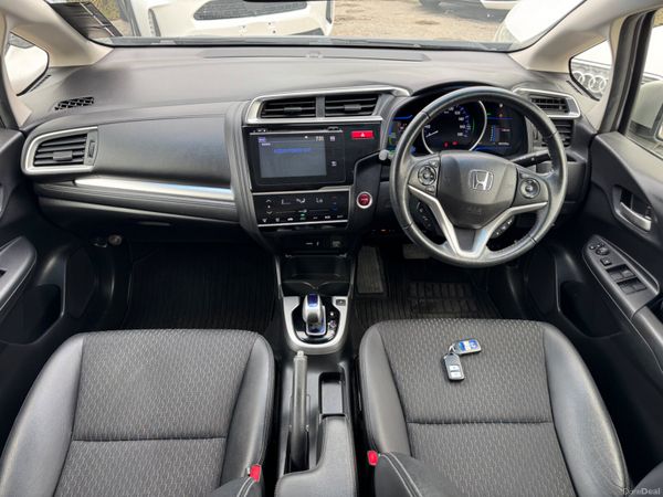 Honda Fit 1.5 hyrbid 63000kms 2014 395664479