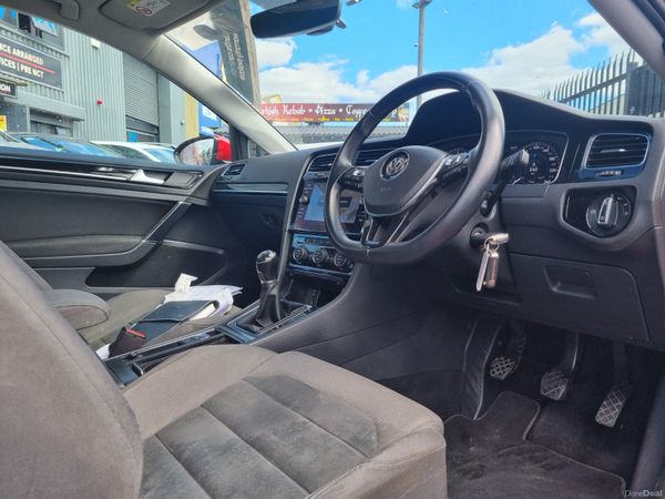 Volkswagen Golf 2018 395682385
