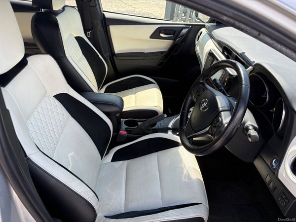 2017 Toyota Auris hybrid 395639153
