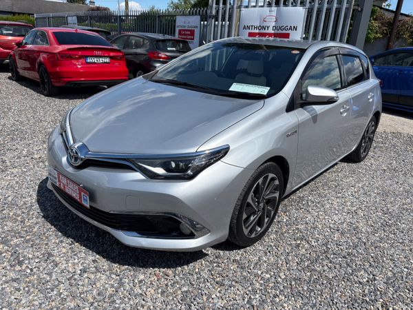 2017 Toyota Auris hybrid 395639155