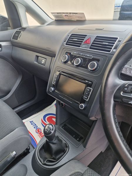 Volkswagen Touran 2015 395798425